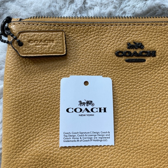 NWT Coach Small Wristlet Honeycomb - Picture 4 of 5